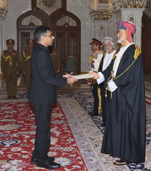 Sa Majesté le Sultan reçoit les lettres de créance de l’ambassadeur de la République de l’Inde