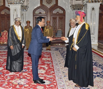 Sa Majesté le Sultan reçoit les lettres de créance de l’ambassadeur de la République du Sri Lanka