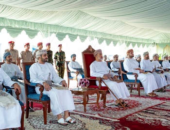 Su Majestad el Sultán preside la ceremonia de colocación de la primera piedra del proyecto del Complejo Cultural Proyecto del Complejo Cultural Sayyid Tarik bin Taimur