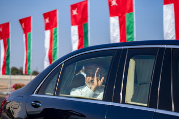 Su Majestad el Sultán preside la ceremonia de colocación de la primera piedra del proyecto del Complejo Cultural de Proyecto del Complejo Cultural Sayyid Tarik bin Taimur
