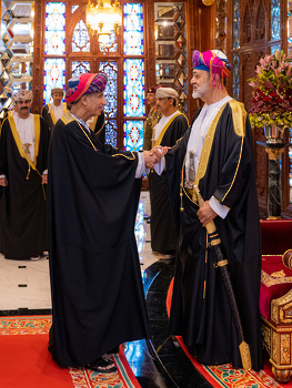 Su Majestad el Sultán realiza la oración del Eid al Fitr en la Mezquita Al Khor el 22 de abril de 2023