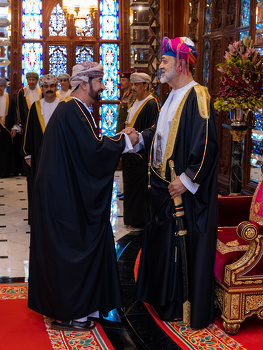 Su Majestad el Sultán realiza la oración del Eid al Fitr en la Mezquita Al Khor el 22 de abril de 2023