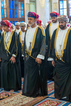 Su Majestad el Sultán realiza la oración del Eid al Fitr en la Mezquita Al Khor el 22 de abril de 2023