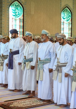 Su Majestad el Sultán realiza la oración del bendito Eid al Fitr en la Mezquita Al Zulfa, el 2 de mayo de 2022