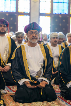 Su Majestad el Sultán realiza la oración del Eid al Fitr en la Mezquita Al Khor el 22 de abril de 2023