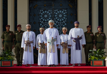 Su Majestad el Sultán realiza la oración del bendito Eid al Fitr en la Mezquita Al Zulfa, el 2 de mayo de 2022