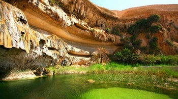 Wadi Ash Shuwaymiyah dans la wilaya de Shalim et les îles Al Hallaniyat