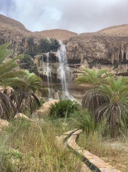 Wadi Ash Shuwaymiyah en la wilaya de Shalim y las islas Al Hallaniyat