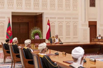 Reunión del Consejo de Ministros en el Fuerte Al Shumookh, en la wilaya de Manah, el 9 de marzo de 2021