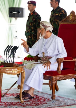 Su Majestad el Sultán se reúne con los jeques y notables de la Gobernación de Musandam 