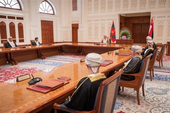 Reunión del Consejo de Ministros en el Fuerte Al Shumookh, en la wilaya de Manah, el 9 de marzo de 2021