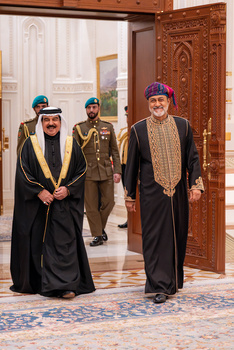 Su Majestad el Sultán recibe a Su Majestad el Rey Hamad bin Isa Al Khalifa, Rey del Reino de Baréin