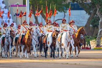 Su Majestad el Sultán, el Comandante Supremo, honra con Su Alto Patrocinio el Gran Desfile Militar con motivo del Día Nacional