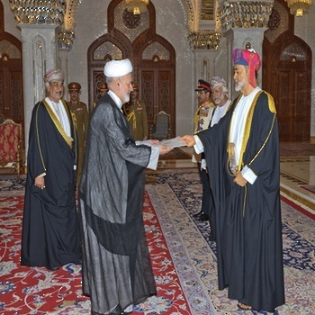 Su Majestad el Sultán acepta las cartas credenciales del Embajador de Irán