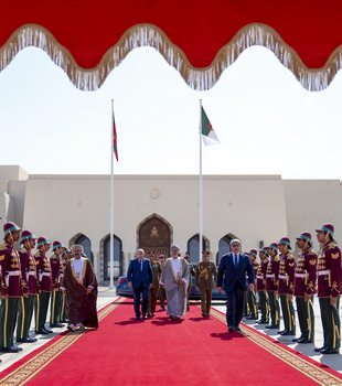 Su Majestad el Sultán recibe al Presidente de Argelia