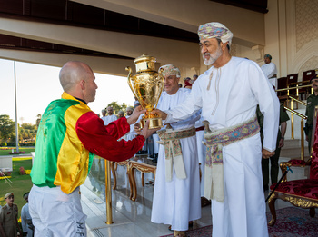 Su Majestad el Sultán honra con su augusto patrocinio al Festival Real de Carreras de Caballos
