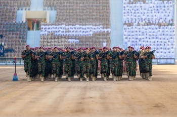 Su Majestad el Sultán, el Comandante Supremo, honra con Su Alto Patrocinio el Gran Desfile Militar con motivo del Día Nacional