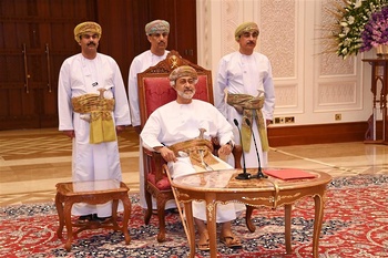 Su Majestad el Sultán se reúne con los jeques de las wilayas de la Gobernación de AL Dakhiliyah y Al Wusta