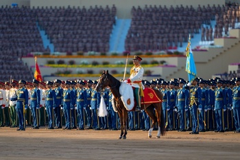Su Majestad el Sultán, el Comandante Supremo, honra con Su Alto Patrocinio el Gran Desfile Militar con motivo del Día Nacional