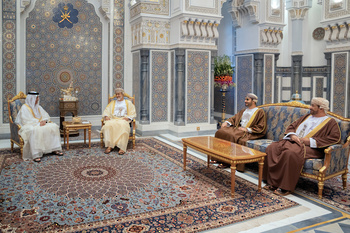 Su Majestad el Sultán recibe a Su Alteza el Gobernante del Emirato de Ras Al Khaimah