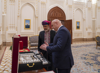 Su Majestad el Sultán recibe al Presidente del Líbano