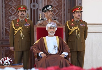Su Majestad el Sultán, Comandante Supremo, honra con su augusto patrocinio la celebración del Día Anual de la Policía Real de Omán