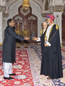 Sa Majesté le Sultan reçoit les lettres de créance de l’ambassadeur de la République islamique du Pakistan