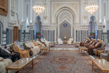 Su Majestad el Sultán recibe a Su Alteza el Gobernante del Emirato de Ras Al Khaimah