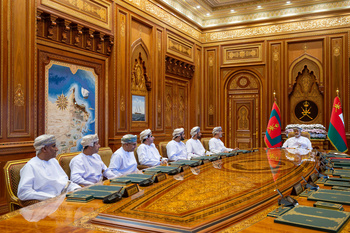 Su Majestad el Sultán recibe al Presidente y a los miembros de la Mesa del Consejo de Al Shura – 25/12/2025