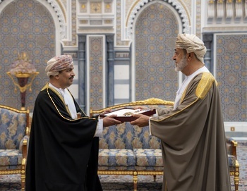 HM confers the Order of Royal Commendation (1st Grade) on HE Dr. Abdullah bin Nasser Al Harrasi, Minister of Information.