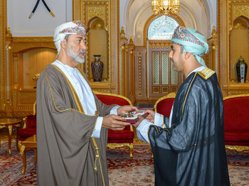 Sa Majesté le Sultan honore l’équipe médicale qui a suivi le traitement de Sultan Qaboos bin Said