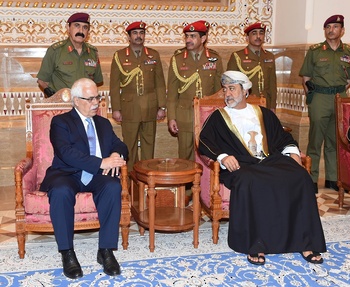 Sa Majesté le Sultan reçoit le Directeur général du Centre de recherche sur l’histoire et les arts islamiques de l’Organisation de la coopération islamique