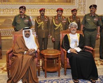 Sa Majesté le Sultan reçoit Cheikh Hamad ben Khalifa Al Thani 
