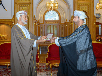 Sa Majesté le Sultan honore l’équipe médicale qui a suivi le traitement de Sultan Qaboos bin Said