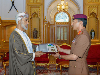 Sa Majesté le Sultan honore l’équipe médicale qui a suivi le traitement de Sultan Qaboos bin Said