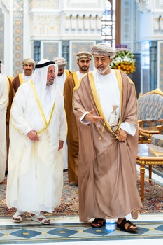 Sa Majesté le Sultan reçoit Son Altesse le Souverain de l’Émirat de Charjah