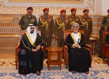 Sa Majesté le Sultan reçoit Cheikh Zayed ben Sultan ben Khalifa Al Nahyan 