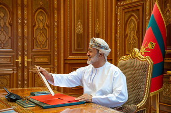 Sa Majesté le Sultan rencontre le président et les membres du Bureau du Conseil d’État 2025/12/22