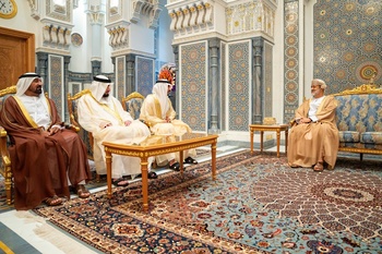 Sa Majesté le Sultan reçoit Son Altesse le Prince héritier de Dubaï