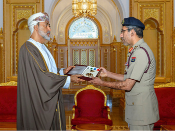 Sa Majesté le Sultan honore l’équipe médicale qui a suivi le traitement de Sultan Qaboos bin Said