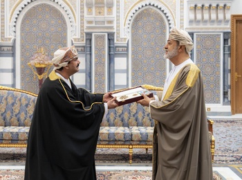 Sa Majesté le Sultan a décerné l’Ordre de l’Éloge sultanien de première classe à Son Excellence Mohammed bin Hamad Al Sarami, Chef du Protocole royal