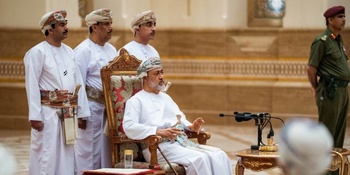 Sa Majesté le Sultan rencontre un certain nombre de cheikhs des gouvernorats de Mascate, d’Al Batinah Sud et de Musandam au Palais Al Alam