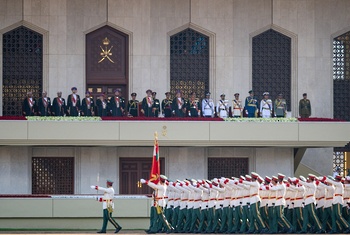 Sa Majesté le Sultan, Commandant suprême, place sous son haut patronage le grand défilé militaire à l’occasion de la glorieuse Fête nationale