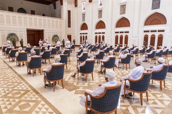 Sa Majesté le Sultan rencontre les cheikhs des wilayas du gouvernorat de la Sharqiyah Sud
