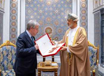 Seine Majestät der Sultan verleiht António Guterres, Generalsekretär der Vereinten Nationen, den Zivilorden Oman, Erste Klasse