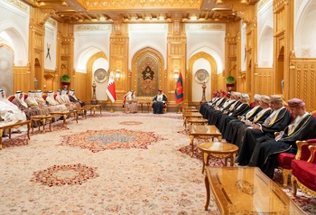 Seine Majestät Sultan Haitham bin Tarik empfängt Seine Majestät König Hamad bin Isa Al Khalifa, König des Königreichs Bahrain