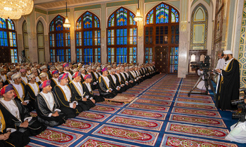 Sa Majesté le Sultan accomplit la prière de l’Aïd al Fitr à la mosquée Al Khawr, le 22/4/2023