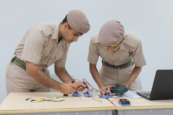 Institutions éducatives militaires   