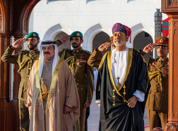 Seine Majestät Sultan Haitham bin Tarik empfängt Seine Majestät König Hamad bin Isa Al Khalifa, König des Königreichs Bahrain