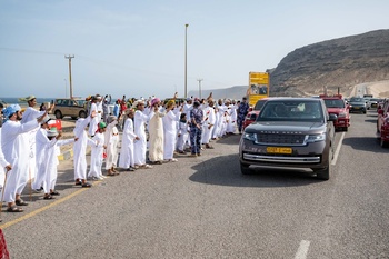 Visite de Sa Majesté le Sultan dans plusieurs wilayas des gouvernorats de Dhofar et du gouvernorat d\'Al Wusta 